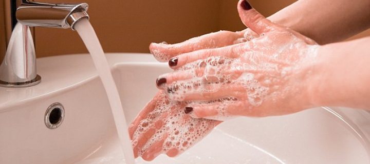 Πλύσιμο χεριών με κρύο ή ζεστό νερό;