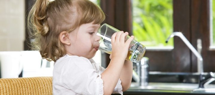 To καλύτερο ποτό για τα παιδιά είναι το νερό