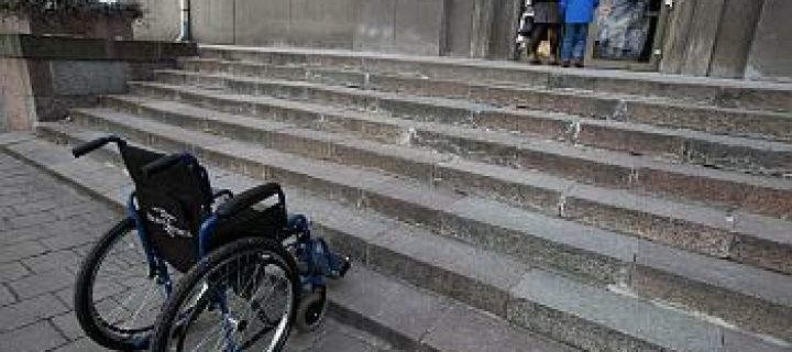 Έρευνα: Τα άτομα με Αναπηρίες εγκαταλείπουν πρόωρα την εκπαίδευση.