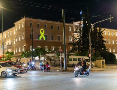 Η Βουλή των Ελλήνων φωτίστηκε και φέτος στα χρώματα του Χρυσού Σεπτέμβρη